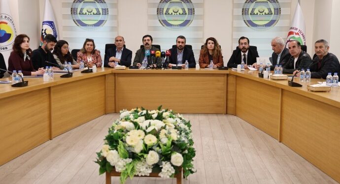 Kobanê için çağrı: Mürşitpınar Sınır Kapısı derhal açılmalı