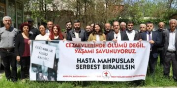 Birçok kentte açlık grevindeki tutsaklar için açıklama