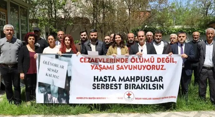 Birçok kentte açlık grevindeki tutsaklar için açıklama