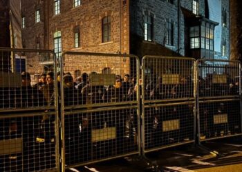 Meslek Fabrikası binasına polis baskını: Bina tahliye edilmek isteniyor