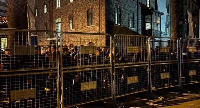 Meslek Fabrikası binasına polis baskını: Bina tahliye edilmek isteniyor