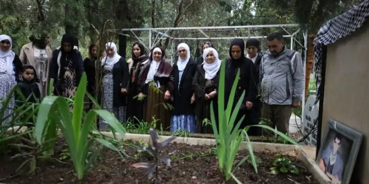 Gazeteci Alataş ve Buldan mezarları başında anıldı