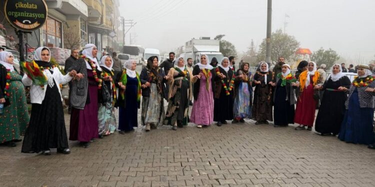 Halklar Amara yolunda: İlk durak Xelfetî