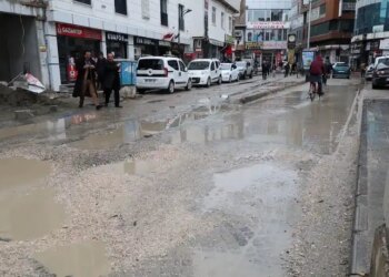 Kayyım Wan sokaklarını yürünemeyecek hale getirdi