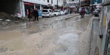 Kayyım Wan sokaklarını yürünemeyecek hale getirdi