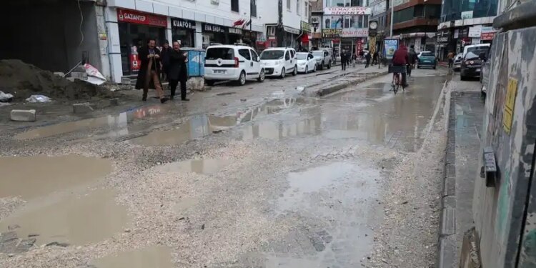 Kayyım Wan sokaklarını yürünemeyecek hale getirdi