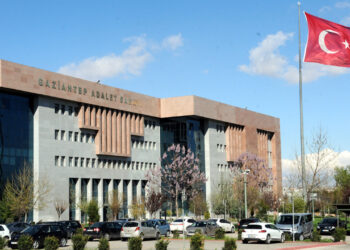 Adliyede 'Uyuşturucu' Skandalı: 2 Zabıt Katibi Tutuklandı, Avukatlar Gözaltında, Savcı Açığa Alındı