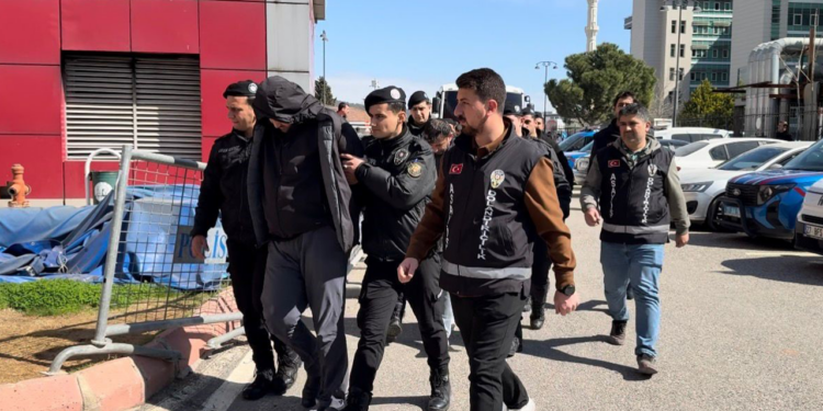 Akademisyenden Büyük vurgun! Dekanı Bile Tuzağa Düşürmüş