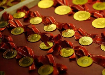 Ateşkes Umudu Altını Uçurdu: Petrol Fren Yaptı, Yatırımcı Tetikte