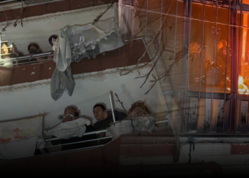 Avcılar’da Facianın Eşiğinden Dönüldü: Bina Alevlere Teslim Oldu, 20 Kişi Son Anda Kurtarıldı