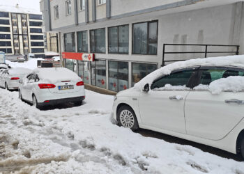 Bitlis'te Nisan Ayında Kar Esareti: 82 Köye Ulaşım Kesildi