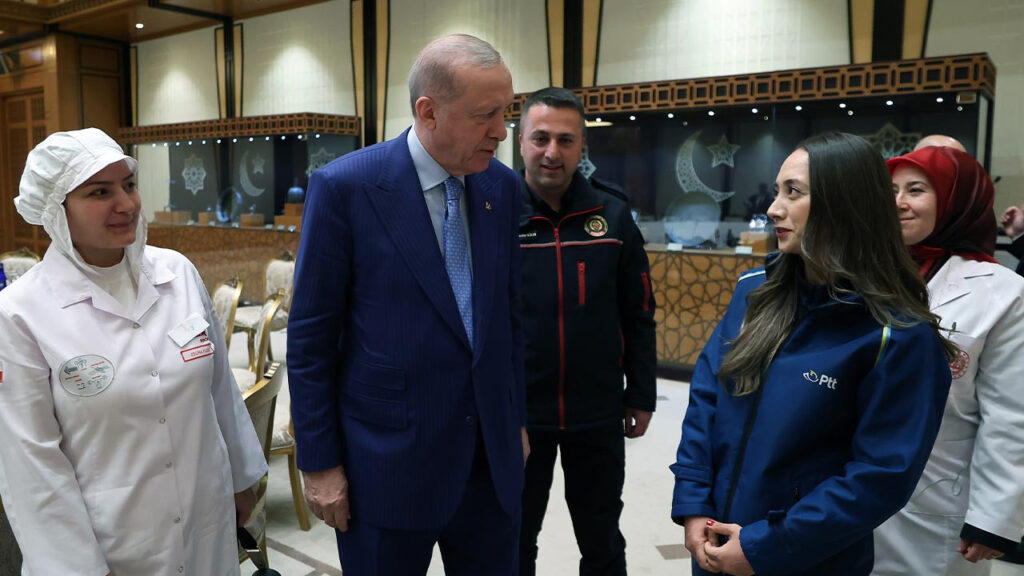 Cumhurbaşkanı Erdoğan'dan 1 Mayıs Mesajı: İşçinin Aleyhine Adım Atmayız