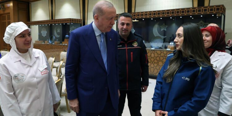 Cumhurbaşkanı Erdoğan'dan 1 Mayıs Mesajı: İşçinin Aleyhine Adım Atmayız