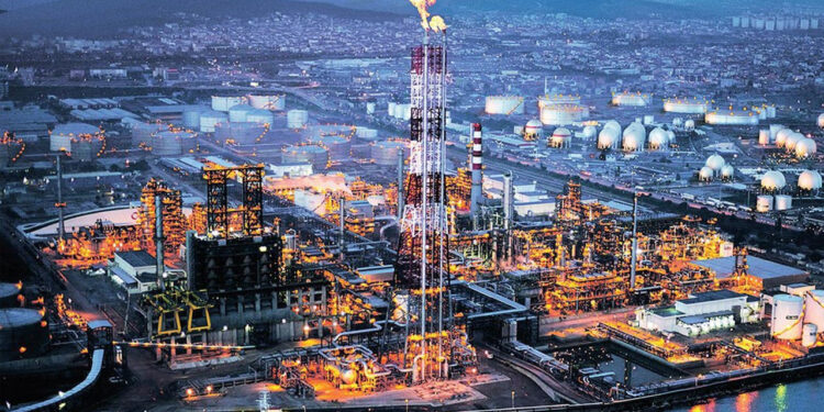 Dev Bankadan Petrol İçin Flaş Uyarı: Ateşi Harlanacak, Risk Devam Ediyor