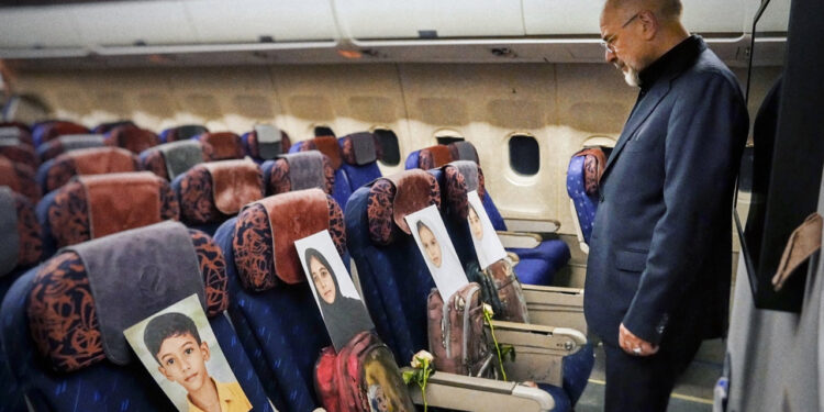 Diplomasi Uçağında Acı Dolu Koltuklar: İran Heyeti, Minab’ın Çocuklarıyla İslamabad’da