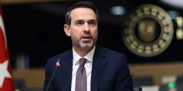 Elektrik ve Doğal Gaz Zammı Yolda Mı? Bakan Bayraktar 'Umarım' Diyerek Açıkladı