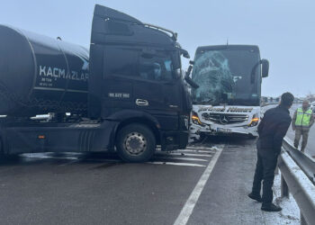 Erzurum'da Zincirleme Facia: 2 Yolcu Otobüsü, 2 Tır...