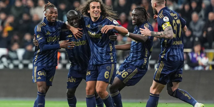 Fenerbahçe Kayseri’de Farklı Kazandı