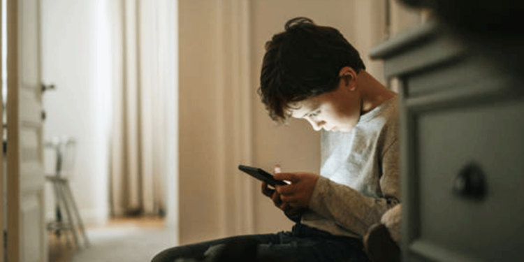 Fransa'da Çocuklara Sosyal Medya Yasağı