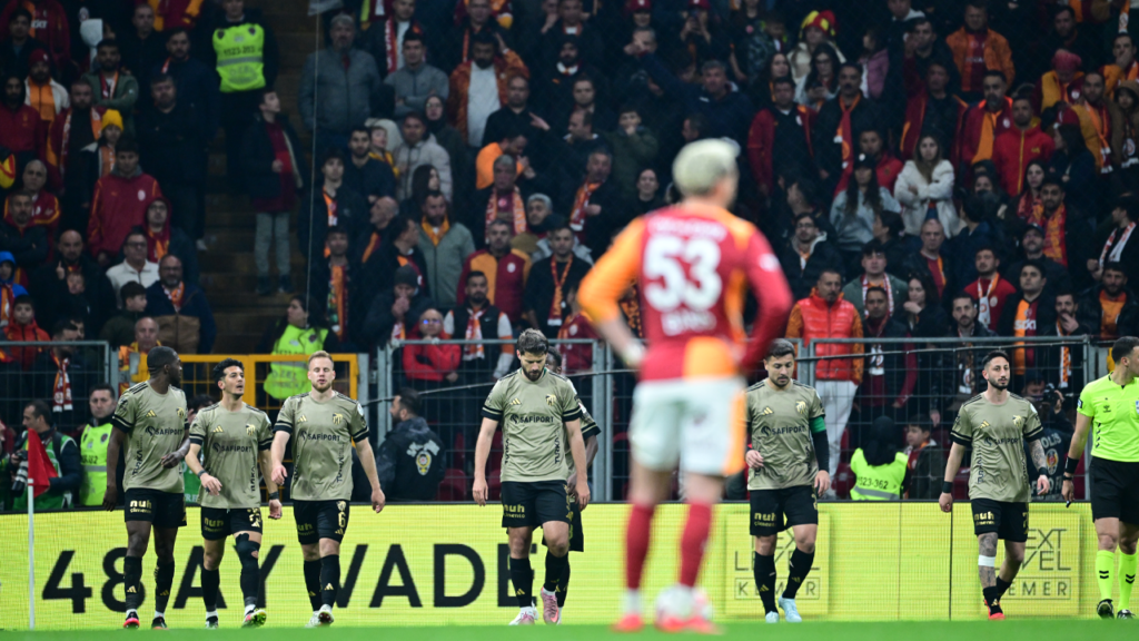 Galatasaray Evinde Tökezledi, Zirve Yarışı Kızıştı