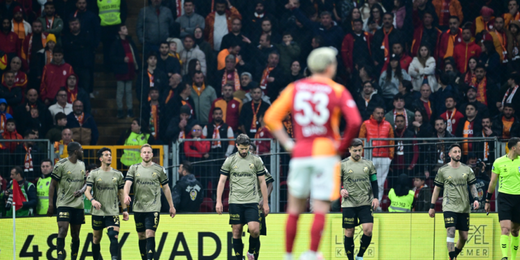Galatasaray Evinde Tökezledi, Zirve Yarışı Kızıştı