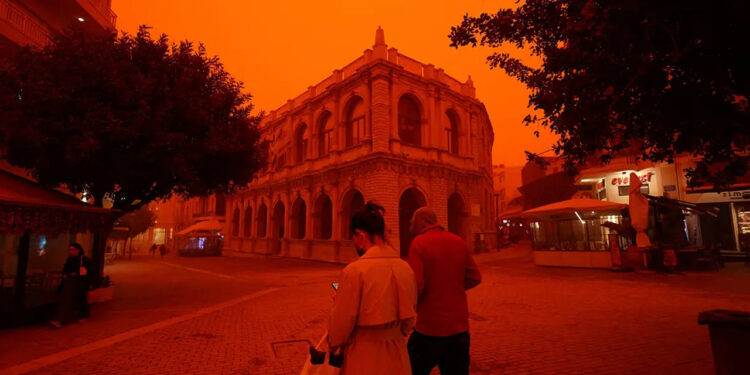 Gökyüzünü Kızıla Boyamıştı, Artık İstanbul'da: Pazar Gününe Kadar Dikkat!