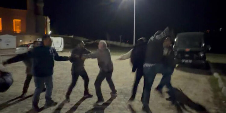 Gülistan Doku'nun Ailesine Tunceli Adliyesi Önünde Saldırı Girişimi