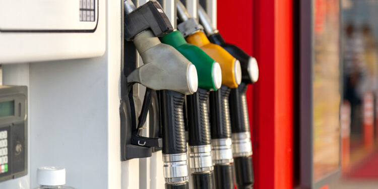 Hürmüz Krizi Pompayı Vurdu: Motorinde İndirim Rafa Kalktı