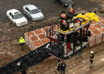 İnşaatta Zamanla Yarış, Vinçle Kurtarıldı