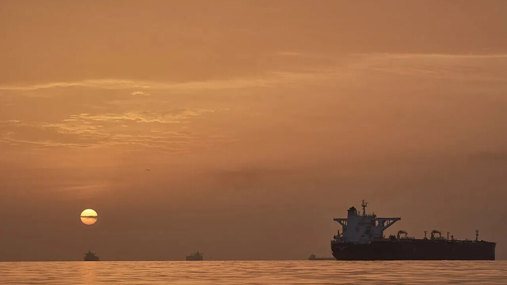 İran Sularında Tansiyon Zirvede: Tek Bir Gemi Bile Geçemiyor