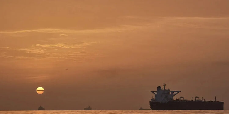 İran Sularında Tansiyon Zirvede: Tek Bir Gemi Bile Geçemiyor
