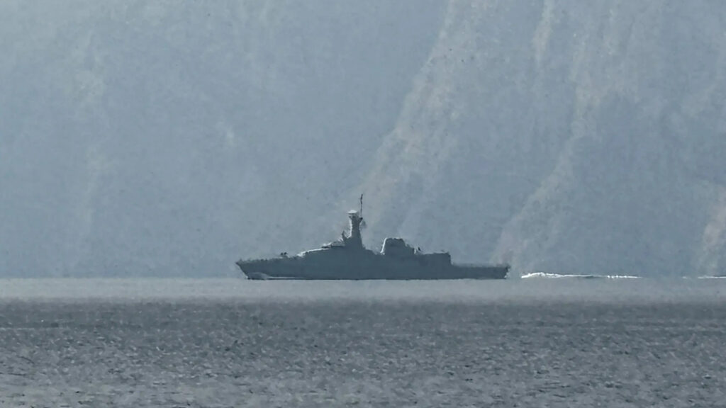 İran’dan 30 Dakikalık Ültimatom: Hürmüz’de Namlular Döndü, ABD Gemisi Geri Adım Attı