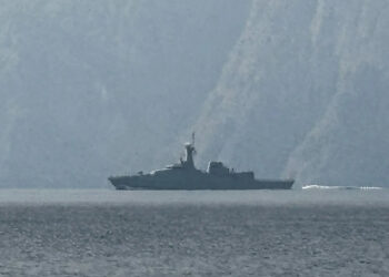 İran’dan 30 Dakikalık Ültimatom: Hürmüz’de Namlular Döndü, ABD Gemisi Geri Adım Attı