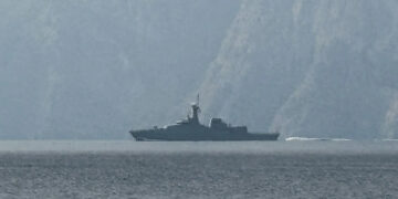 İran’dan 30 Dakikalık Ültimatom: Hürmüz’de Namlular Döndü, ABD Gemisi Geri Adım Attı