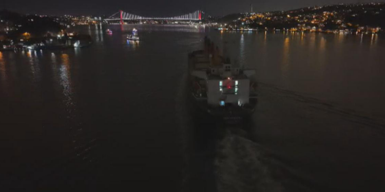 İstanbul Boğazı'nda Arıza Krizi! Trafik Askıya Alındı