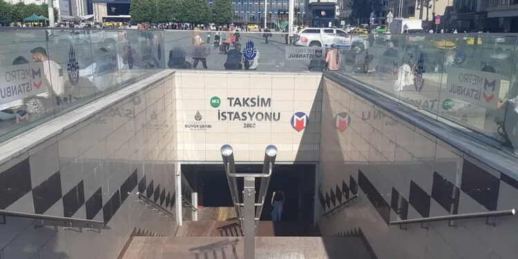 İstanbul Valiliği'nin Kararıyla Taksim Metro Kapatıldı
