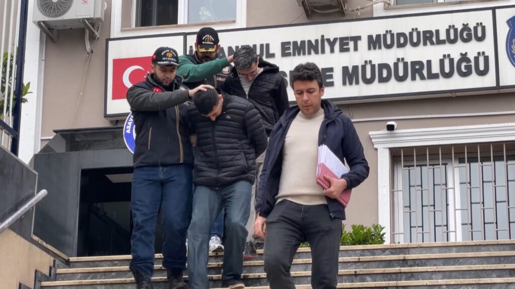 İstanbul'da Metro ve Durak Hırsızları Kamerada