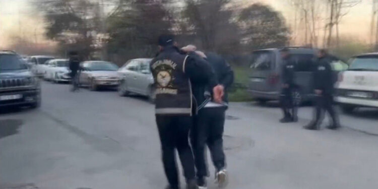 'Karagümrük Çetesi'ne Dört İlde Operasyon: 28 Gözaltı