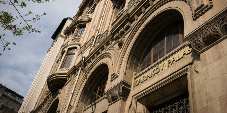 Karaköy Palas Kapılarını Sanata Açıyor