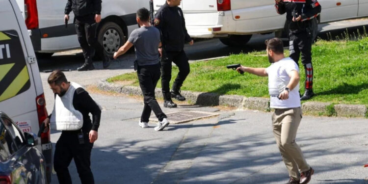 Konsolosluk Önündeki Polis Noktasına Silahlı Saldırıda Yaralı Olarak Ele Geçirilen Terörist Adliyeye Sevk Edildi