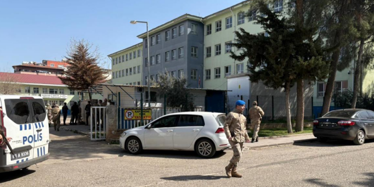 Liseye Silahlı Saldırı... 4 Yönetici Görevden Uzaklaştırıldı