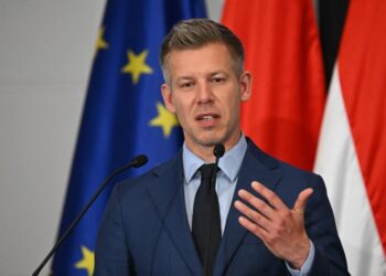 Macaristan’ın yeni lideri Magyar Brüksel’de; dondurulan fonları almak istiyor