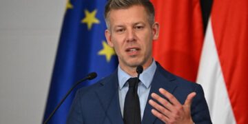 Macaristan’ın yeni lideri Magyar Brüksel’de; dondurulan fonları almak istiyor