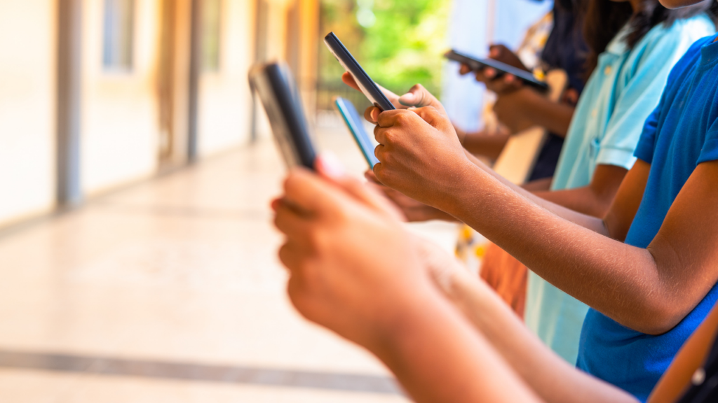 Meclis'ten Geçti: Çocuklara Sosyal Medya Kısıtlaması Geliyor