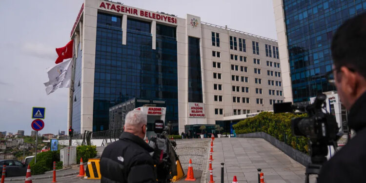 Onursal Adıgüzel’in Yerine Kim Gelecek? Ataşehir'de Seçim Tarihi Belli Oldu