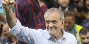 Pezeşkiyan ABD Halkına Seslendi: 'Bu Savaş Kimin Çıkarına?'