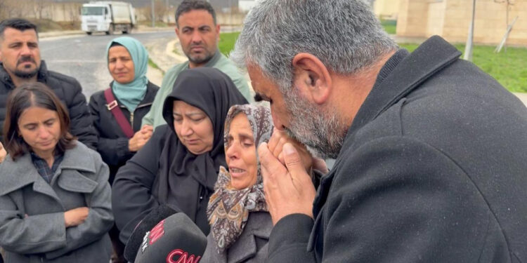 Rojin Kabaiş'in Babasından Gülistan Doku'nun Ailesine Ziyaret