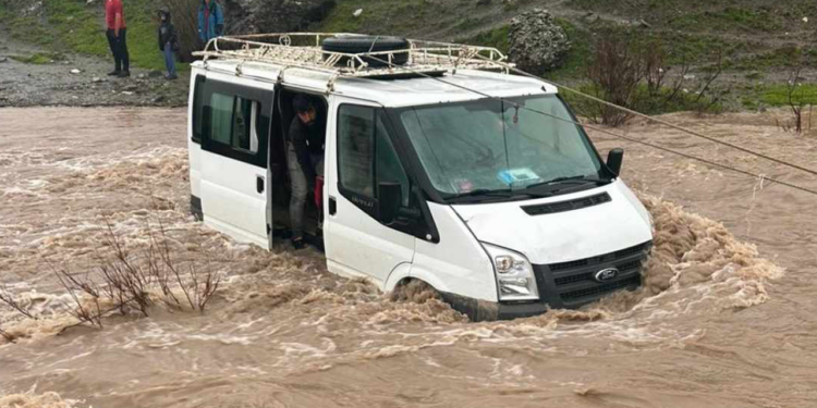 Selde Kalp Krizi! Minibüste Sıkışan Kadın Can Verdi