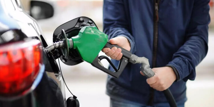 Sürücüler Dikkat: Akaryakıta Önce İndirim, Sonra Büyük Zam Kapıda