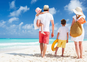 Tatilciye '30 Gün' Kalkanı... Ticaret Bakanlığı’ndan 'Paket Tur' Uyarısı: Paranızı Kaptırmayın